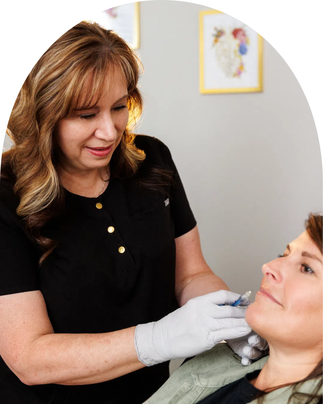 Image of an esthetician administering a botox neurotoxin injectable into a patient.